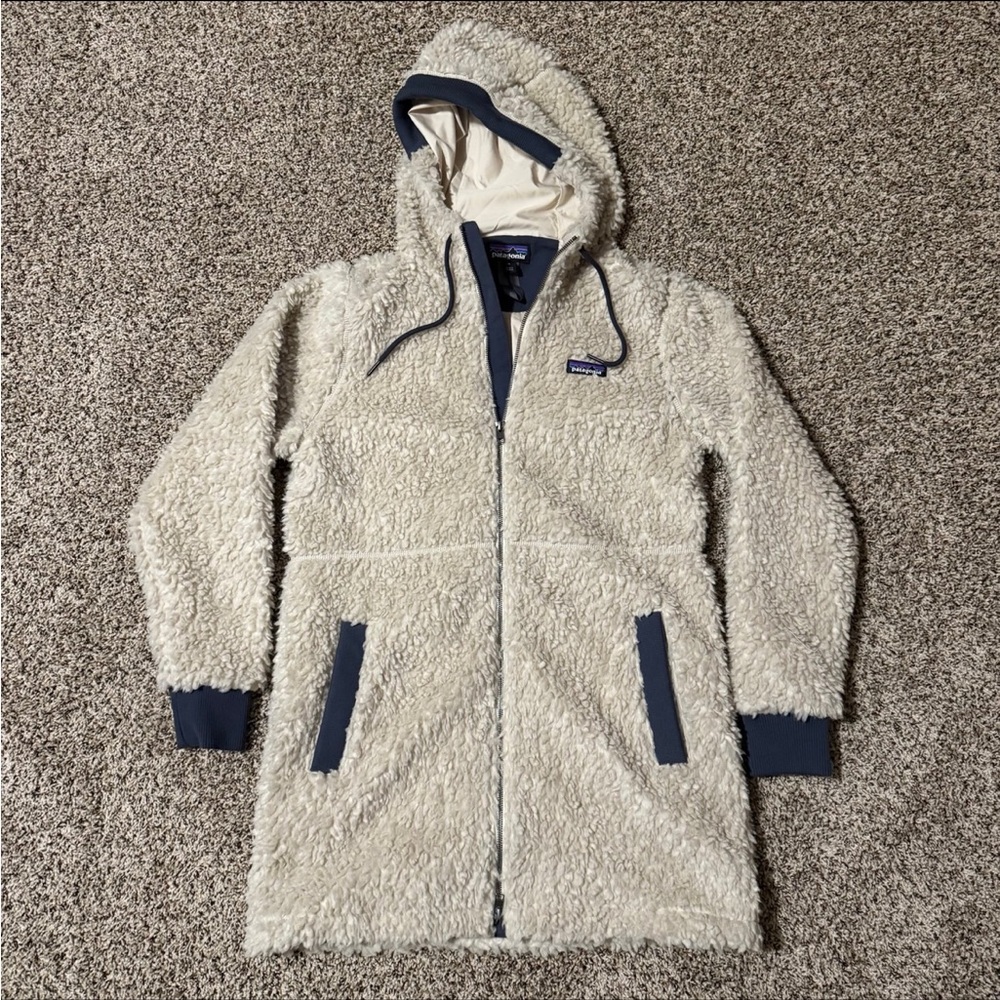 Patagonia Cream and Navy Fleece Jacket dusty mesa coat. Womens medium.